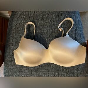 Soma enhancing shape bra wireless Size 38B